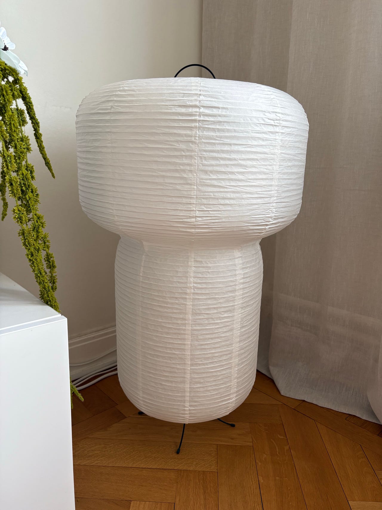 Vit golvlampa i rispapper från H&M home | Blocket
