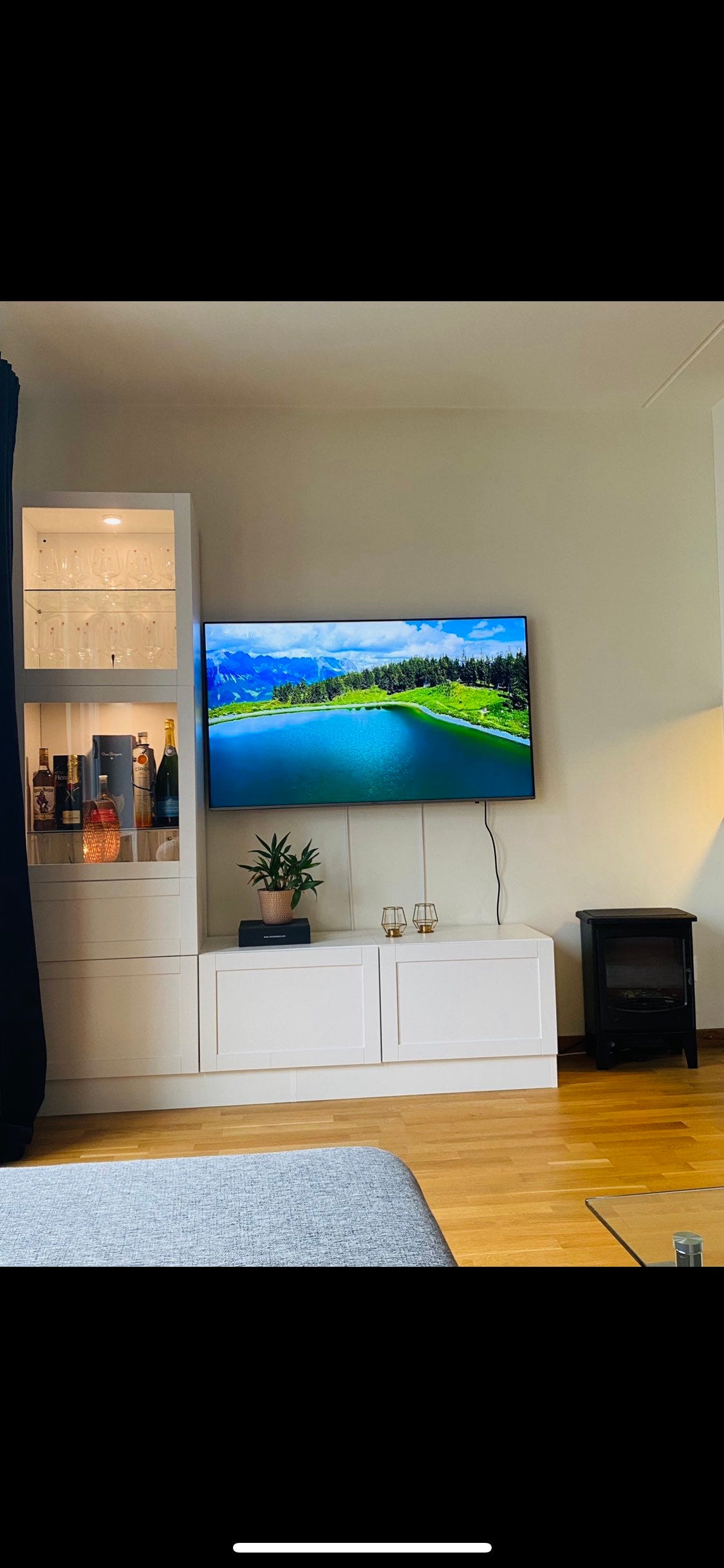 Tv bänk med vitrinskåp | Blocket