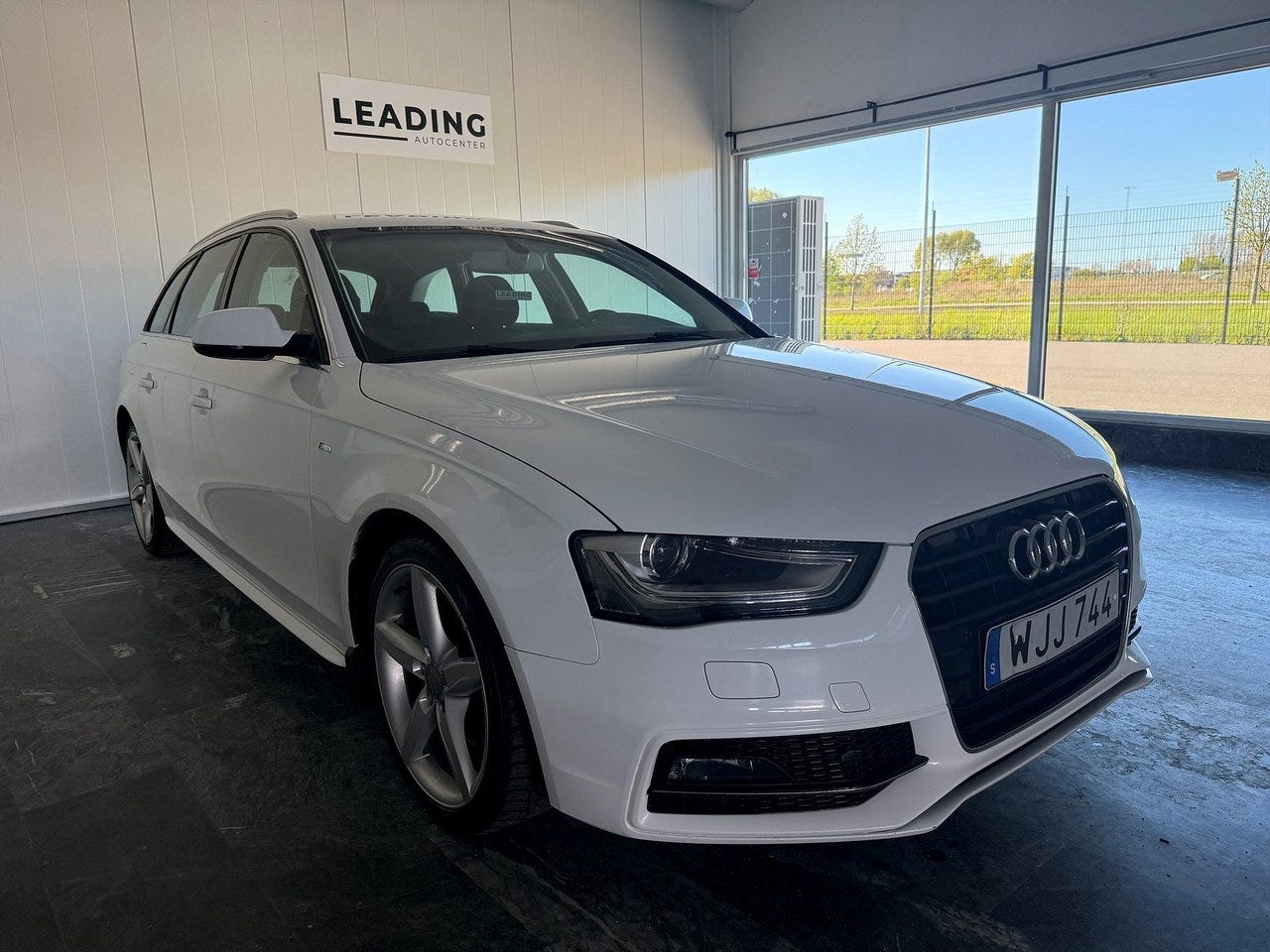 Audi A4 2015 – bild 1 av 24