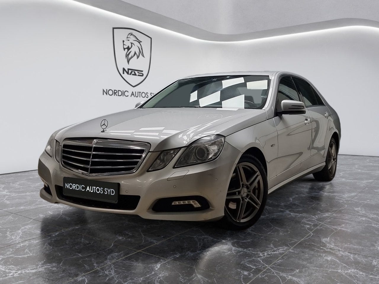 Mercedes-Benz E 200 2010 – bild 1 av 18