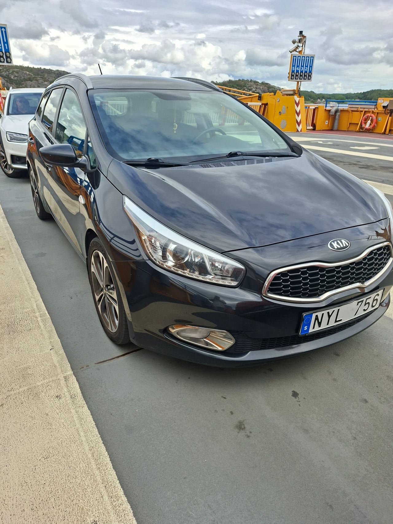 Kia Ceed 2014 – bild 1 av 9