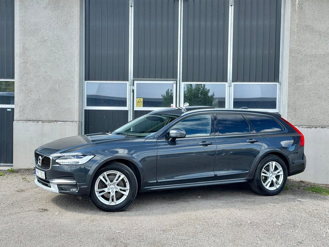 Volvo V90 Cross Country 2018 – bild 1 av 18