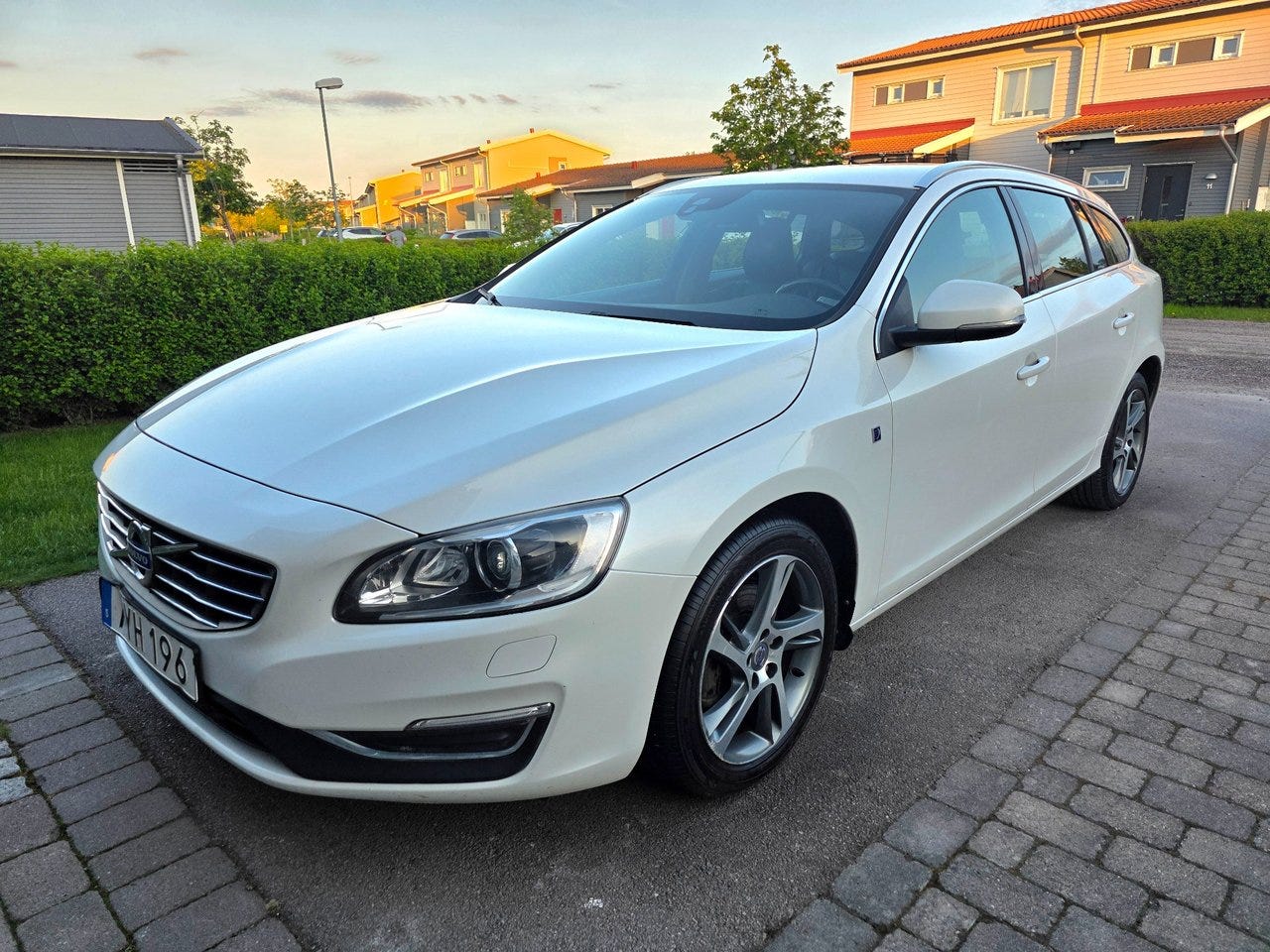 Volvo V60 2016 – bild 1 av 24