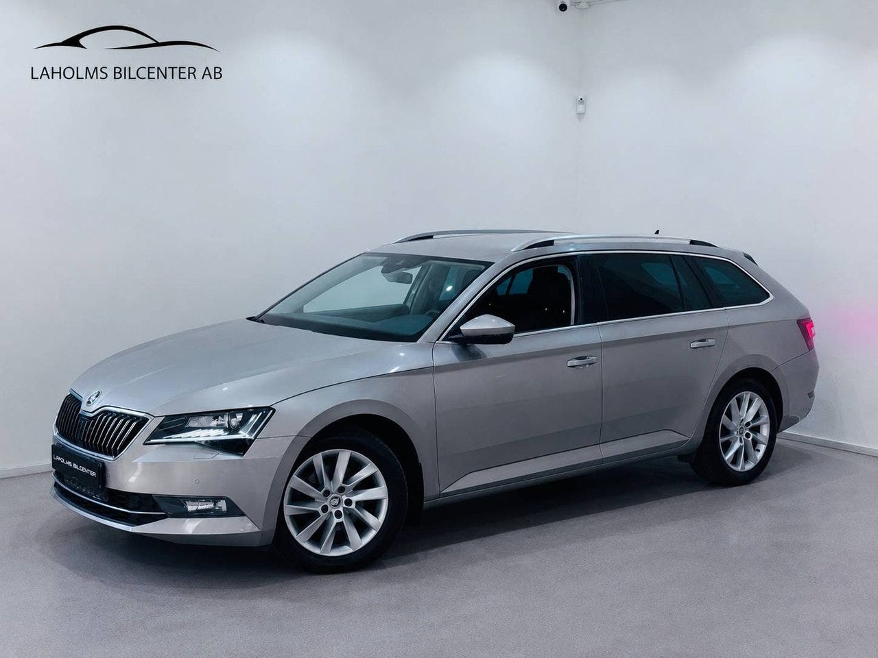Skoda Superb 2018 – bild 1 av 23
