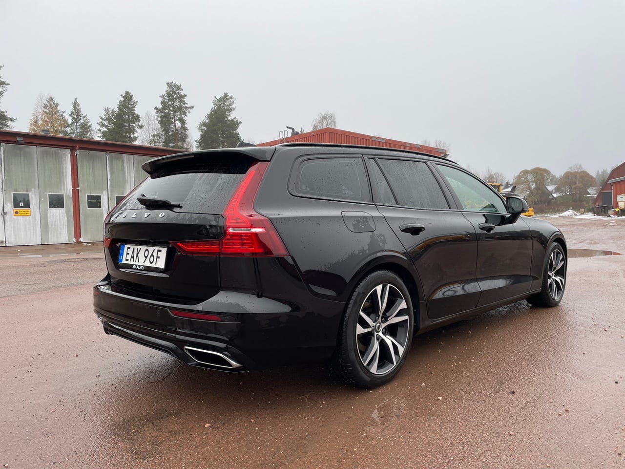 Volvo V60 2019 – bild 1 av 4