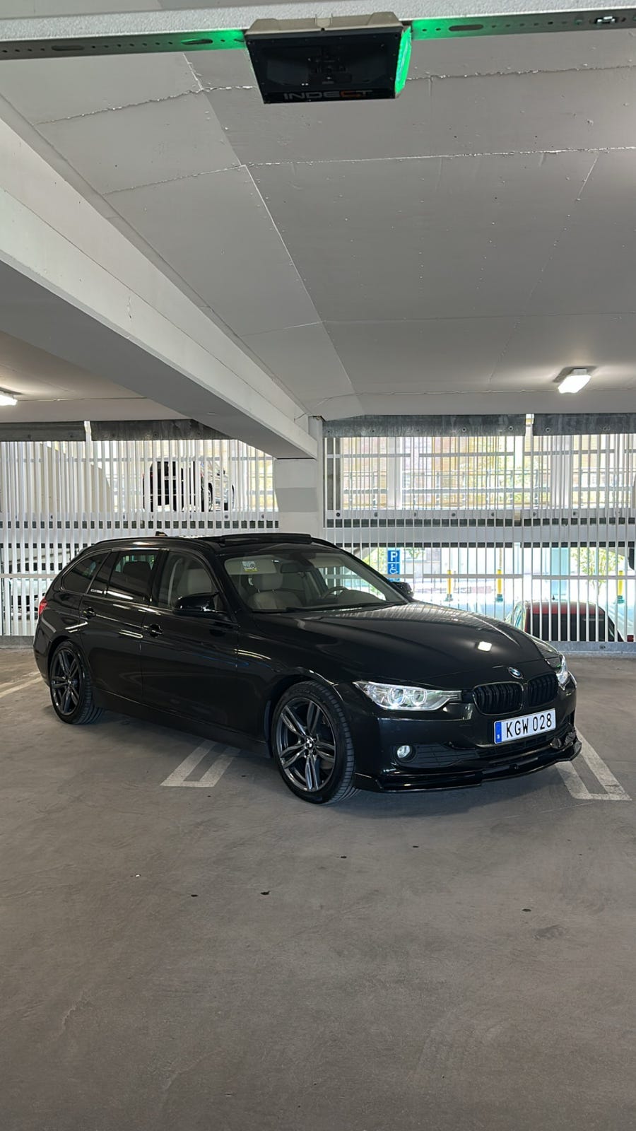 BMW 320d 2014 – bild 1 av 21