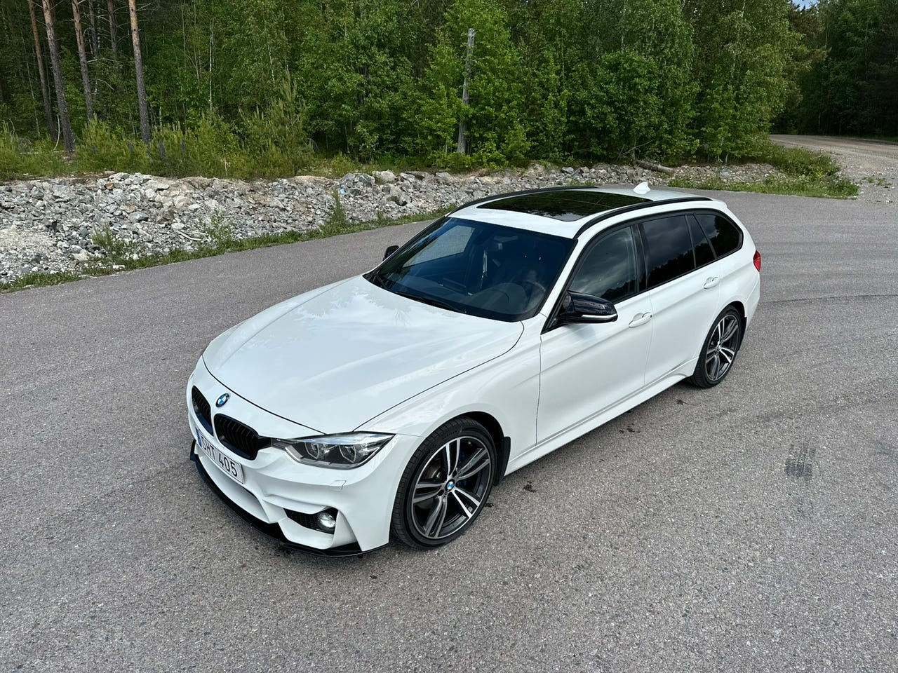 BMW 320d 2017 – bild 1 av 12