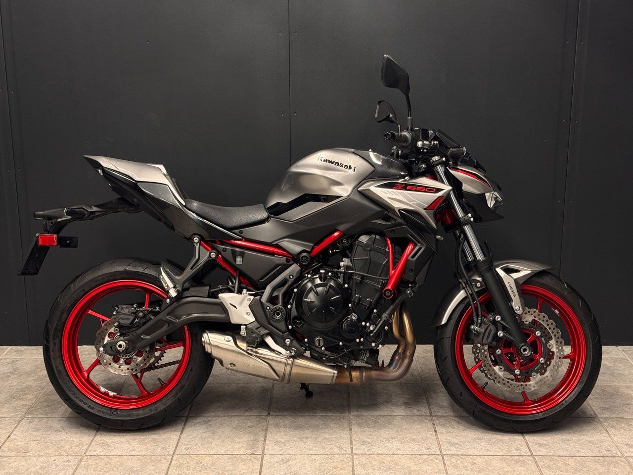 Kawasaki Z650 endast 187 mil