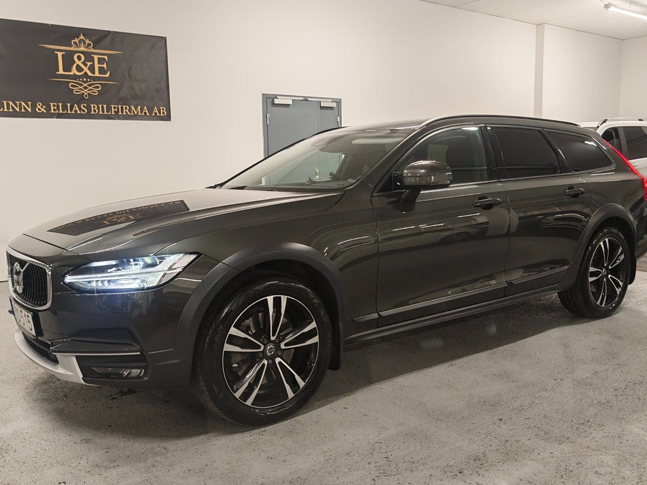 Volvo V90 Cross Country 2018 – bild 1 av 10