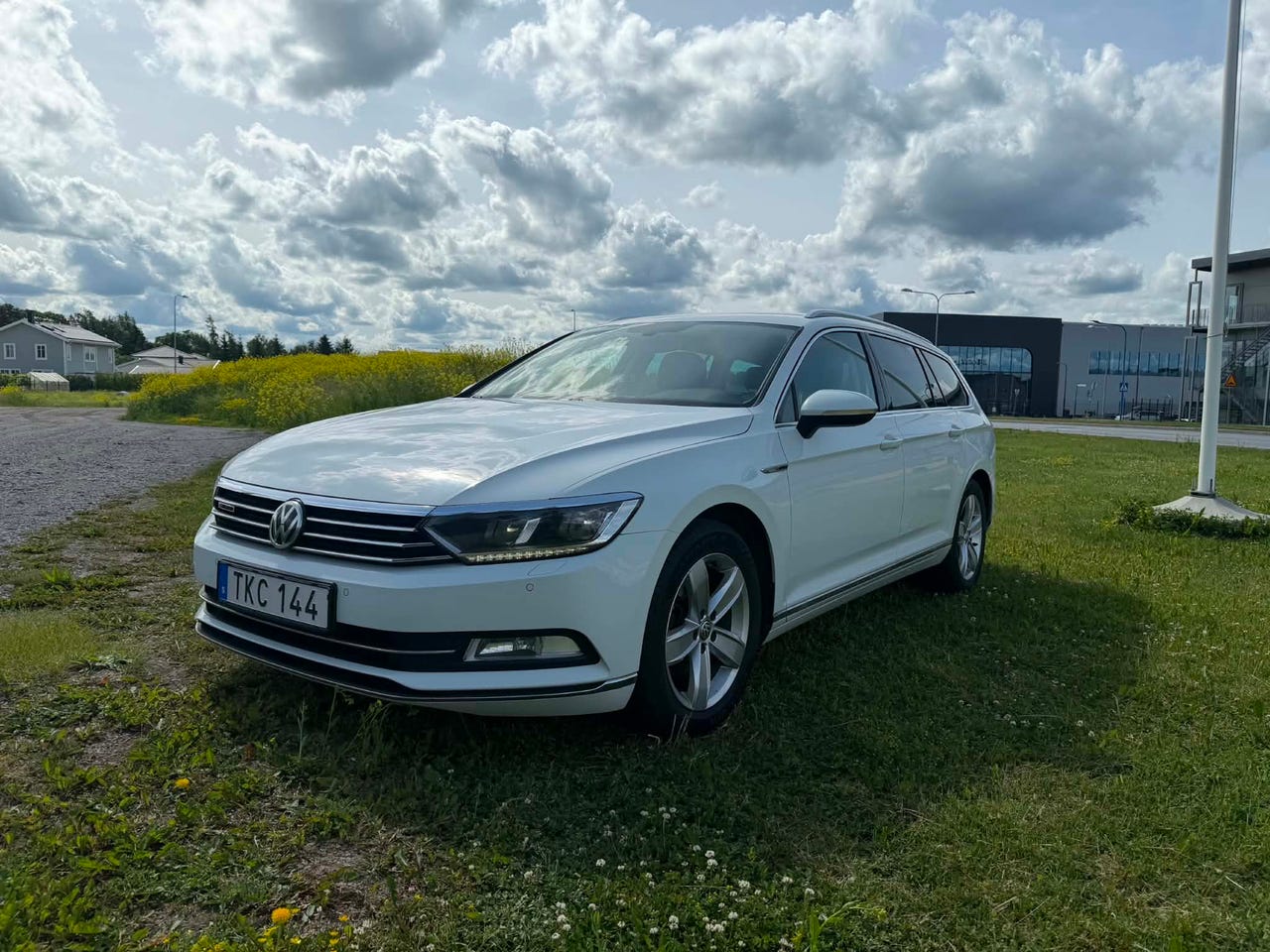 Volkswagen Passat 2016 – bild 1 av 9