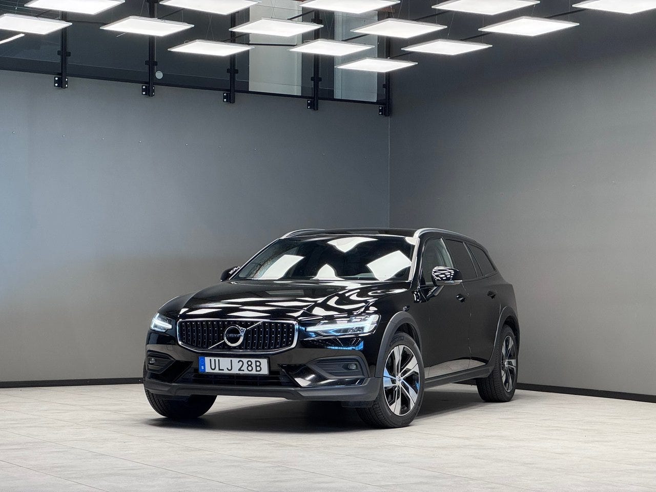Volvo V60 Cross Country 2021 – bild 1 av 20