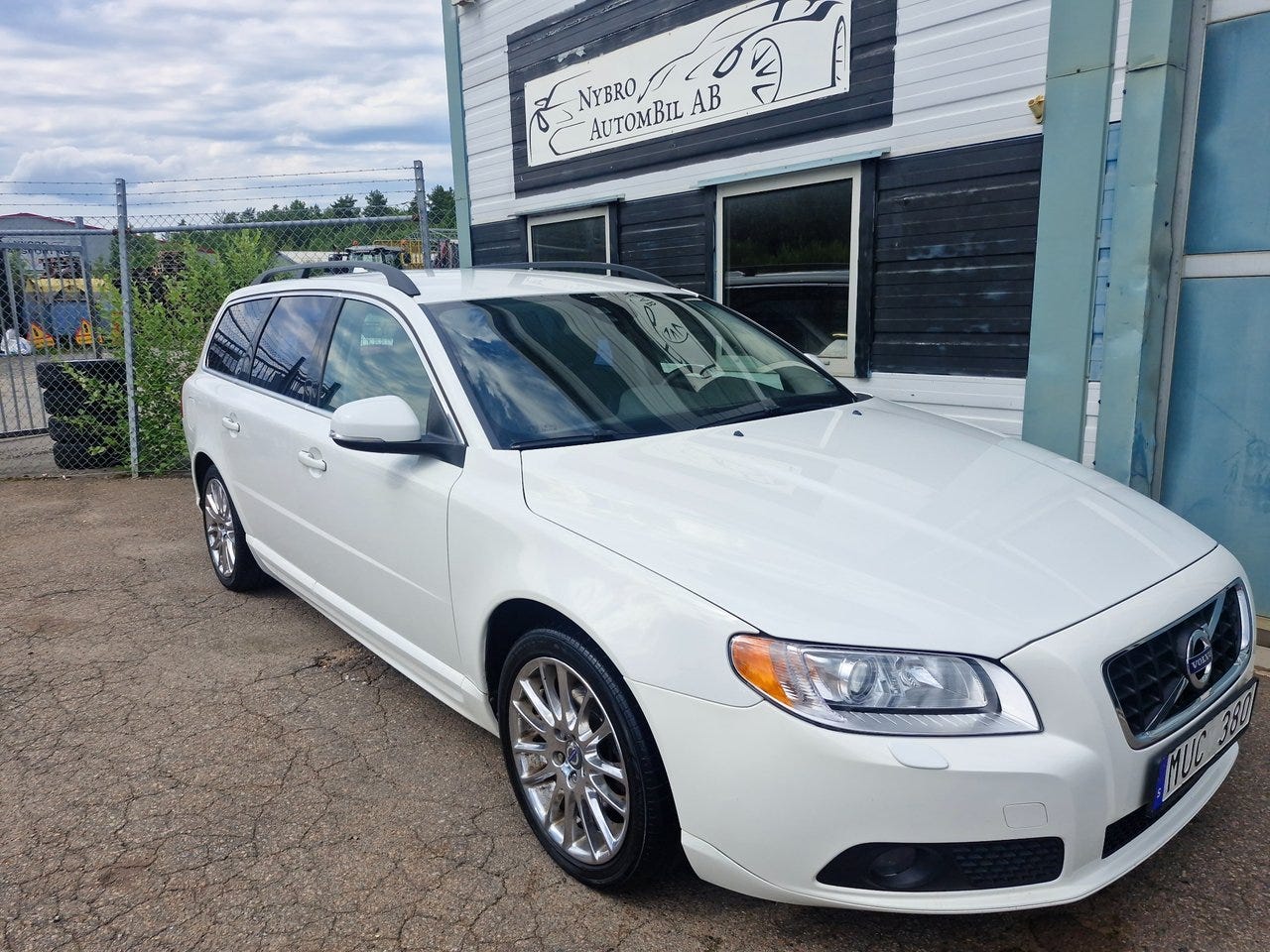 Volvo V70 2013 – bild 1 av 8