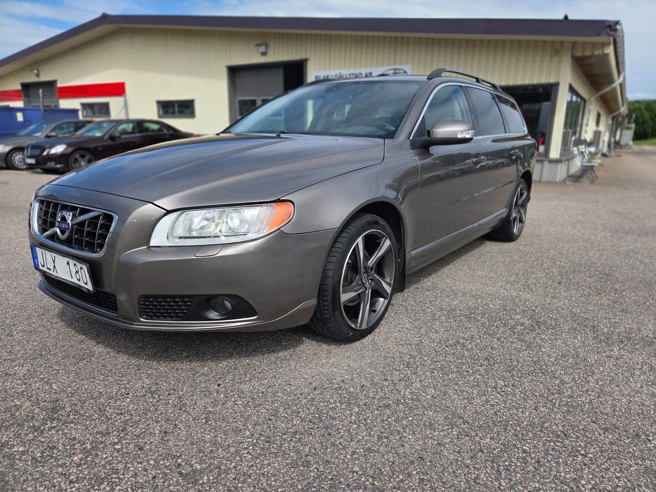 Volvo V70 2010 – bild 1 av 7