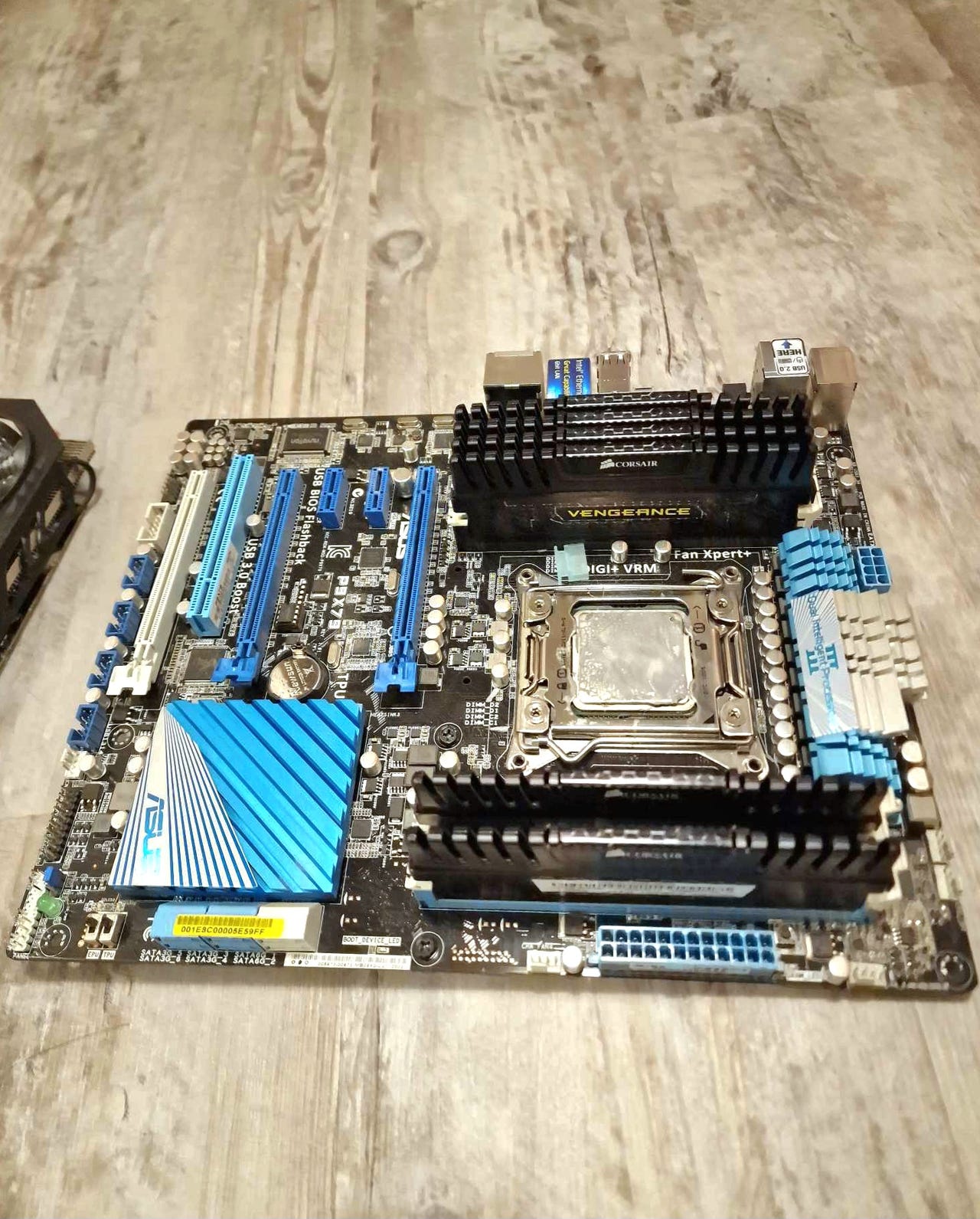 ASUS P9X79 LE X79 LGA2011 + i7-3820 + Corsair DDR3 | Blocket