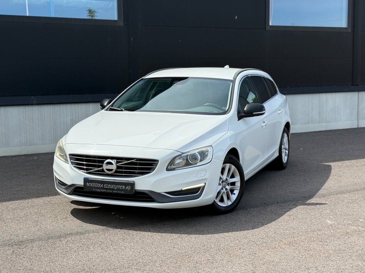 Volvo V60 2014 – bild 1 av 24