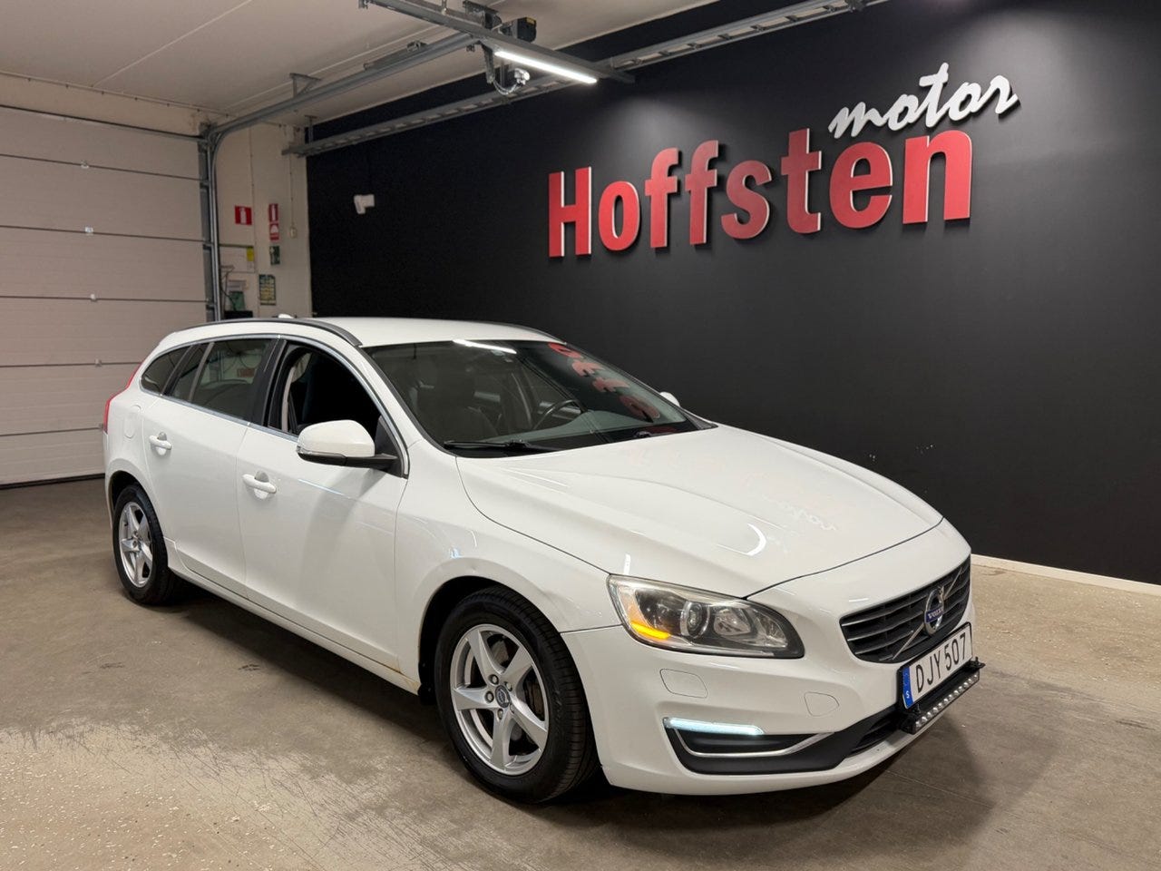 Volvo V60 2015 – bild 1 av 18