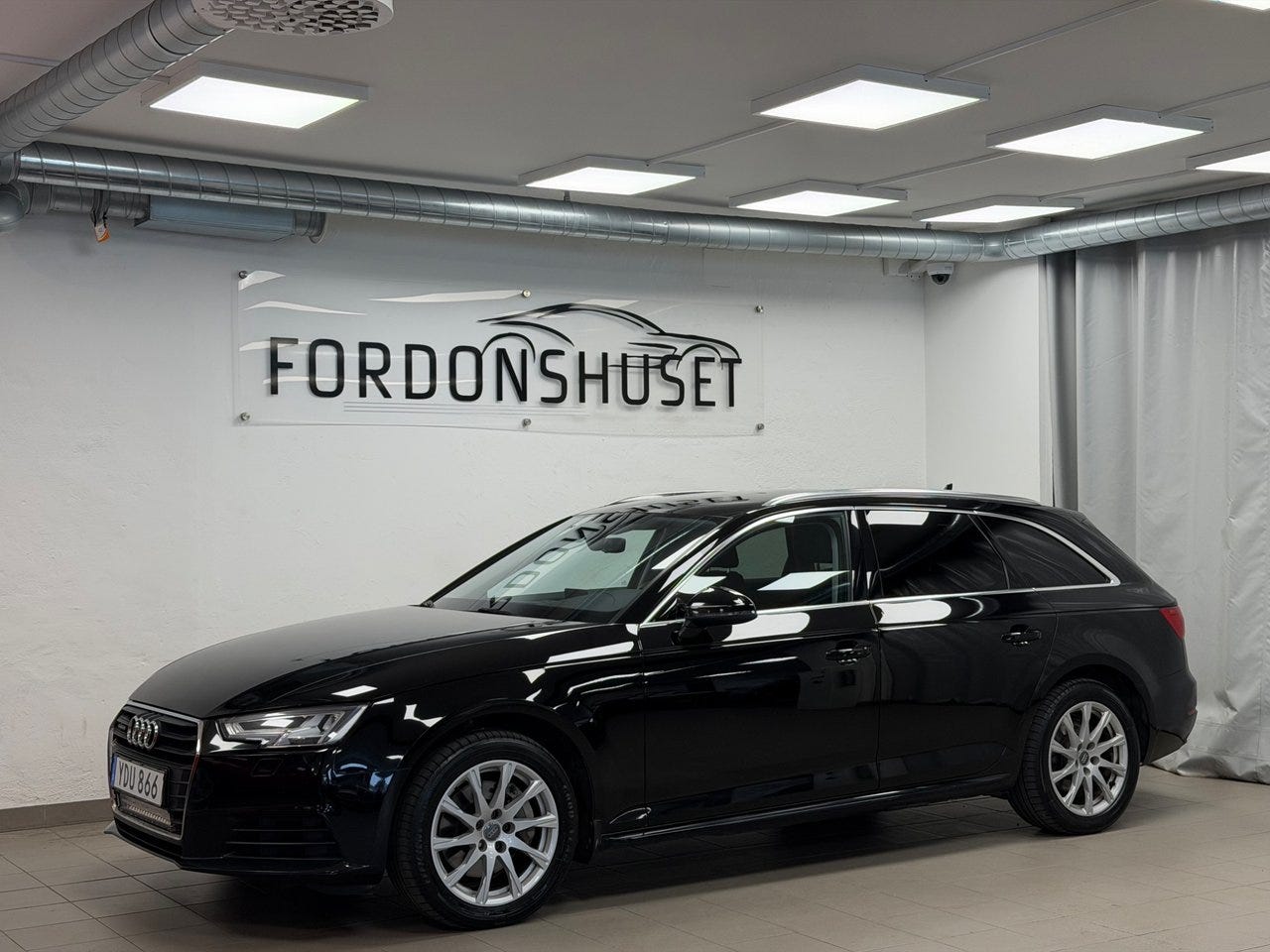 Audi A4 2016 – bild 1 av 19
