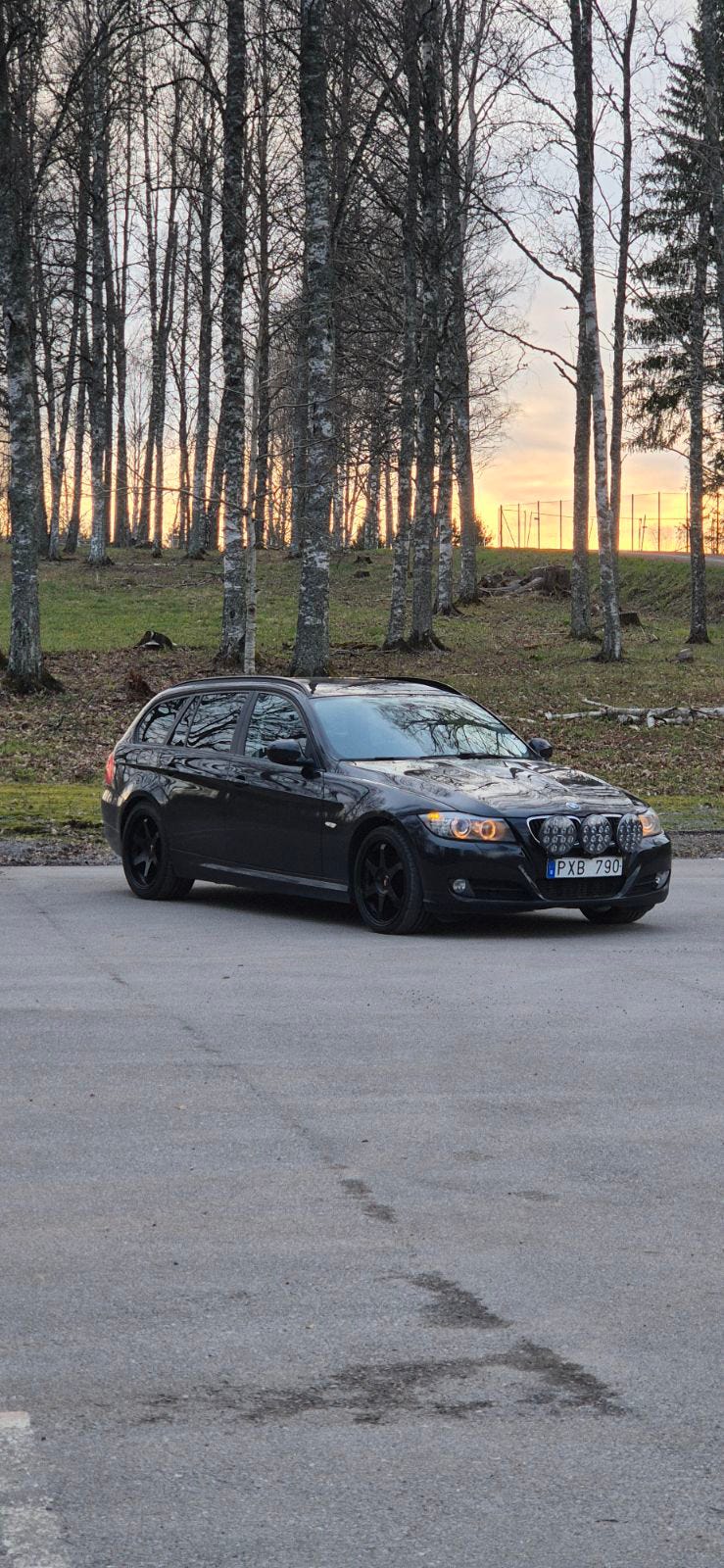 BMW 318d 2011 – bild 1 av 2