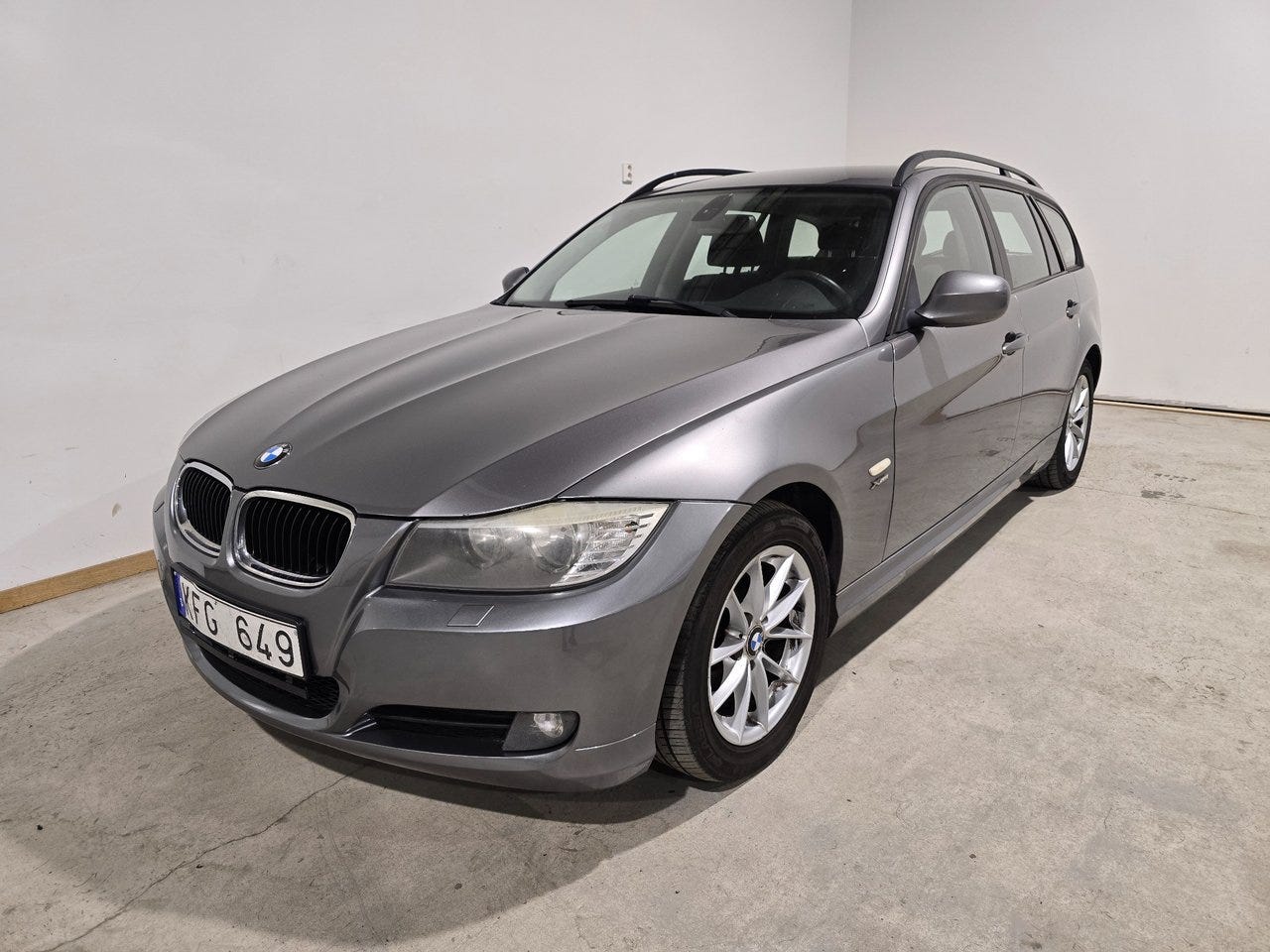 BMW 320d 2010 – bild 1 av 14