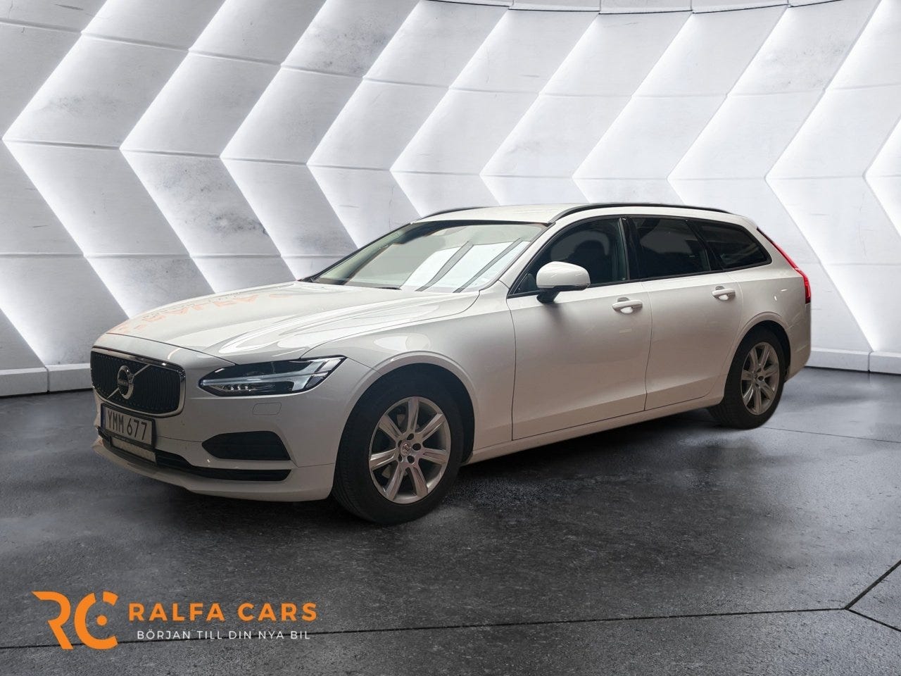 Volvo V90 2018 – bild 1 av 17