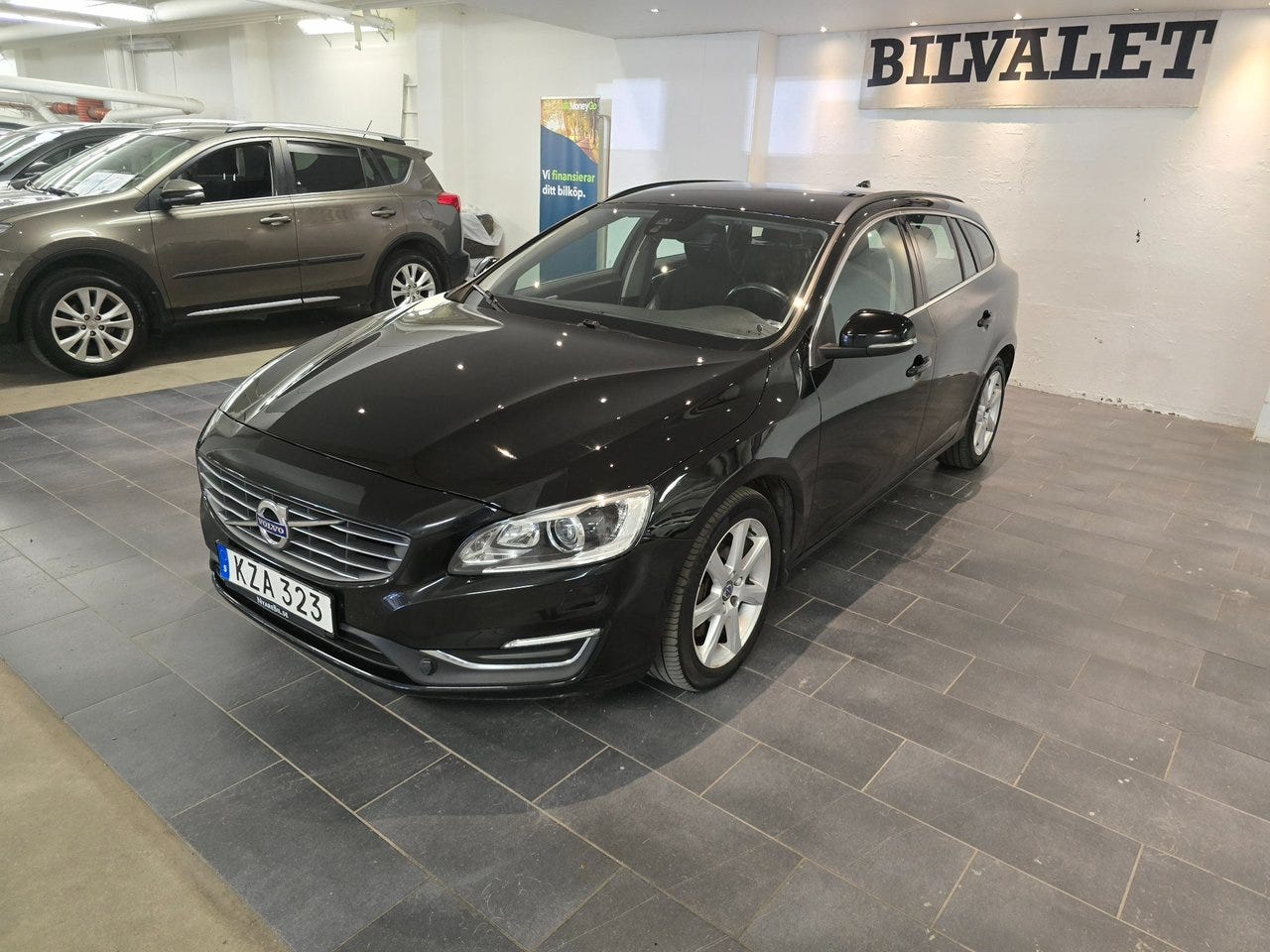 Volvo V60 2017 – bild 1 av 14