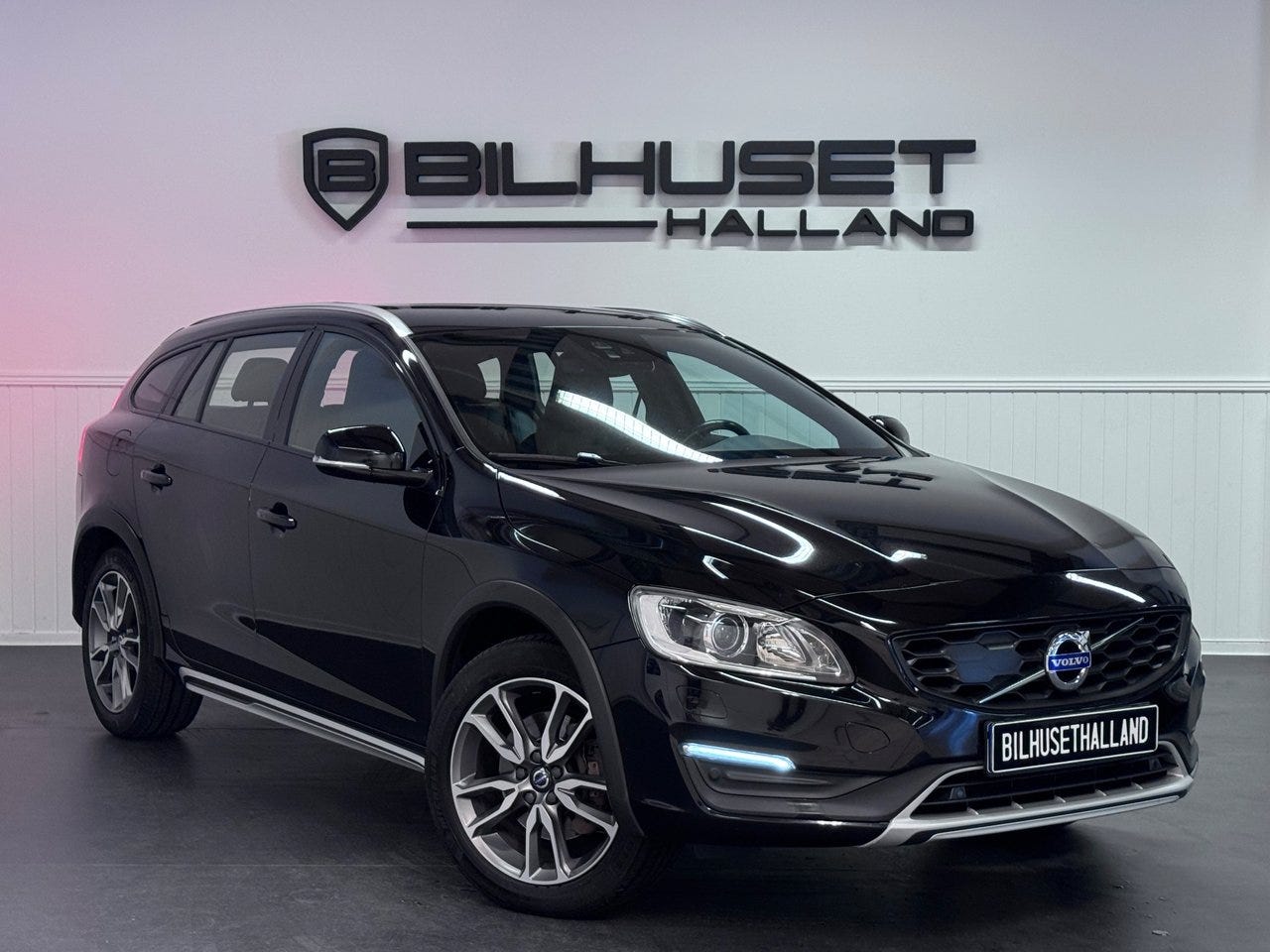 Volvo V60 Cross Country 2018 – bild 1 av 24