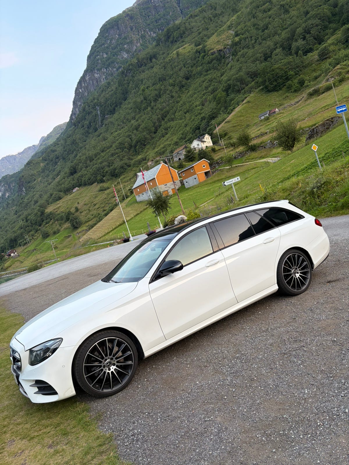 Mercedes-Benz E220 2018 – bild 1 av 9