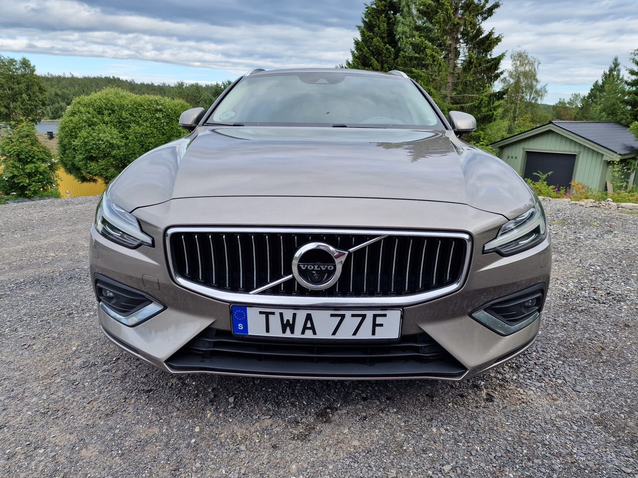Volvo V60 2019 – bild 1 av 17