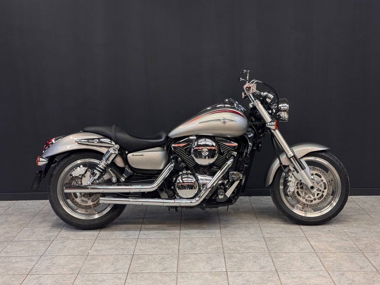 Kawasaki Vulcan 1500 Meanstreak / Vance & Hines