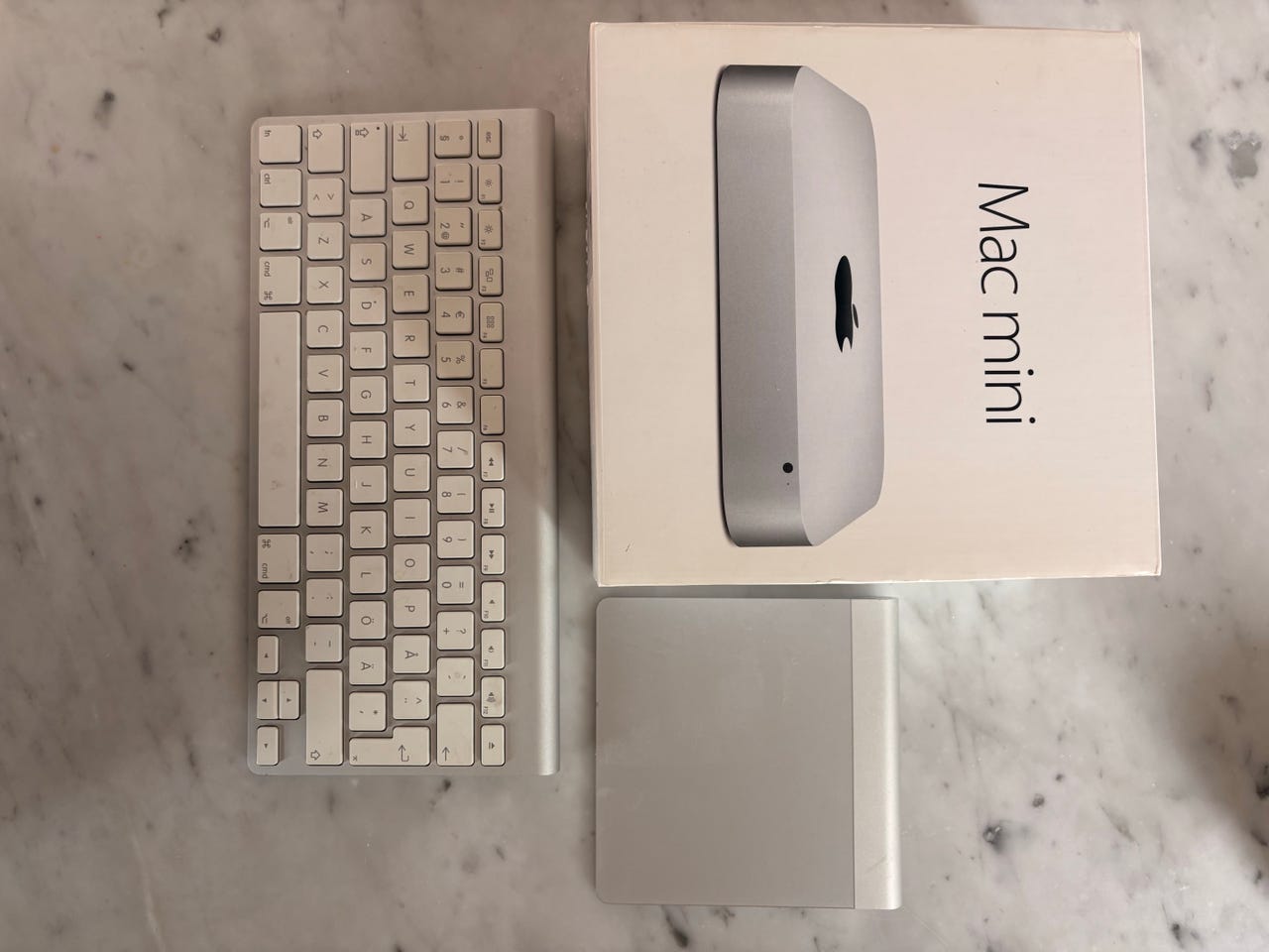Apple-paket. Mac mini (2014) + magic trackpad och trådlöst