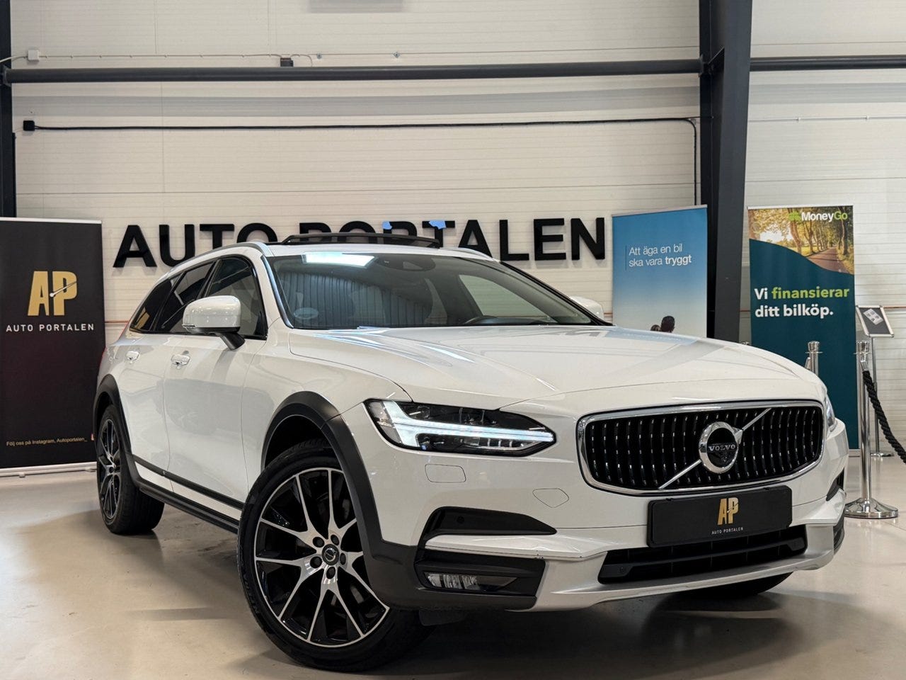 Volvo V90 Cross Country 2019 – bild 1 av 18