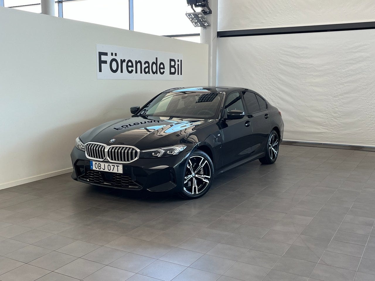 BMW 330e 2025 – bild 1 av 15