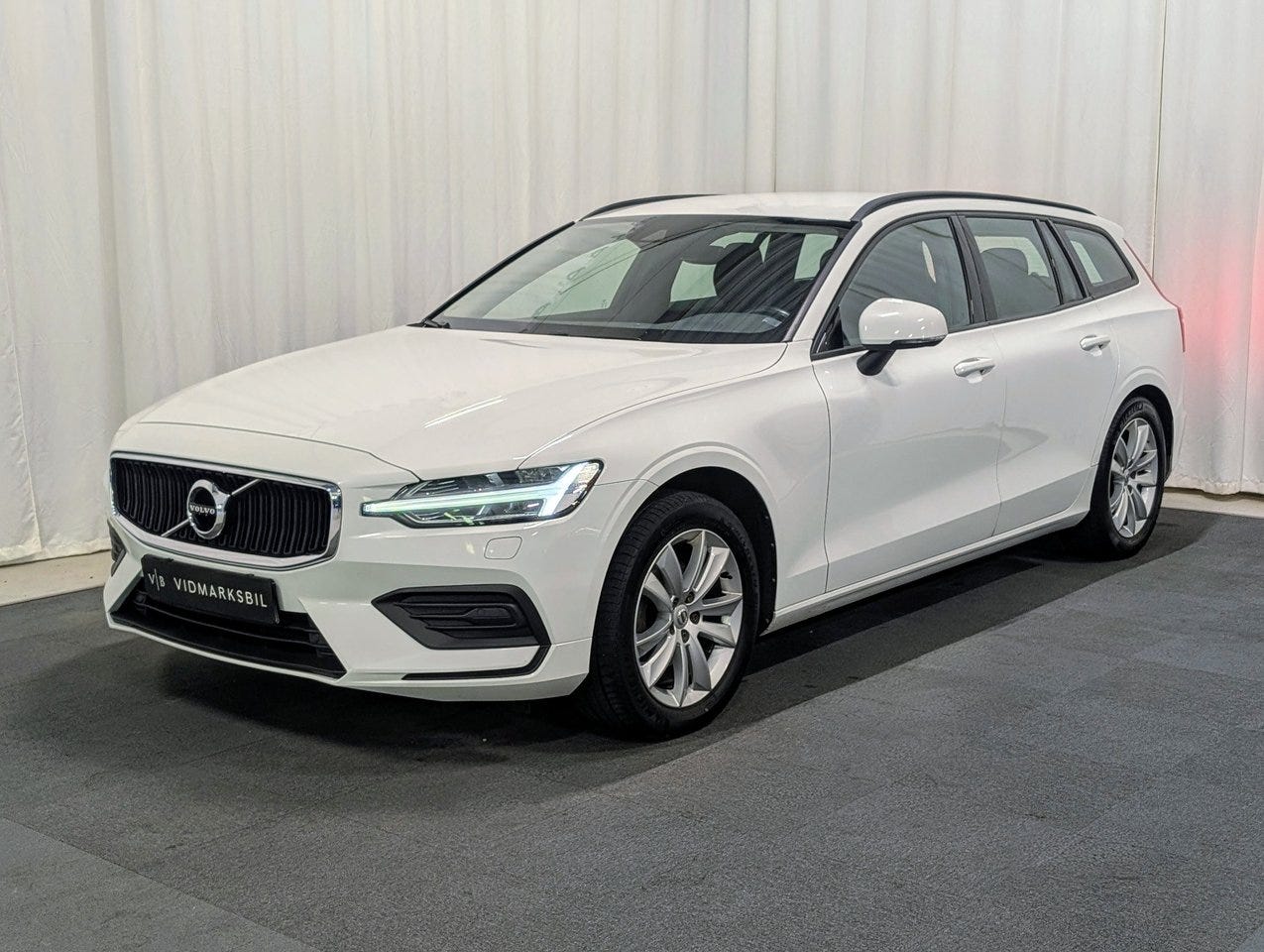 Volvo V60 2019 – bild 1 av 14