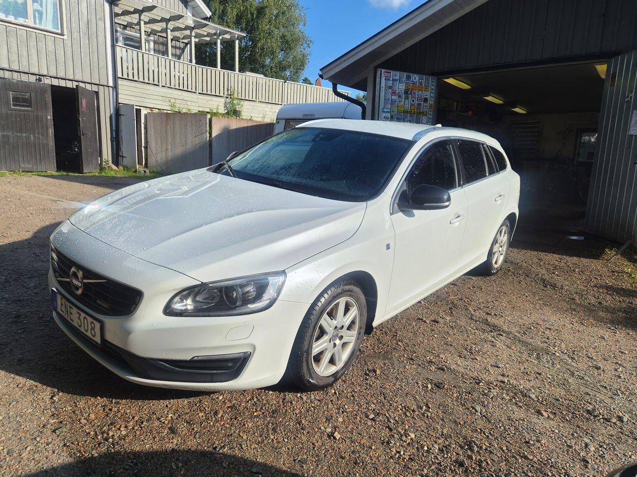 Volvo V60 2015 – bild 1 av 16
