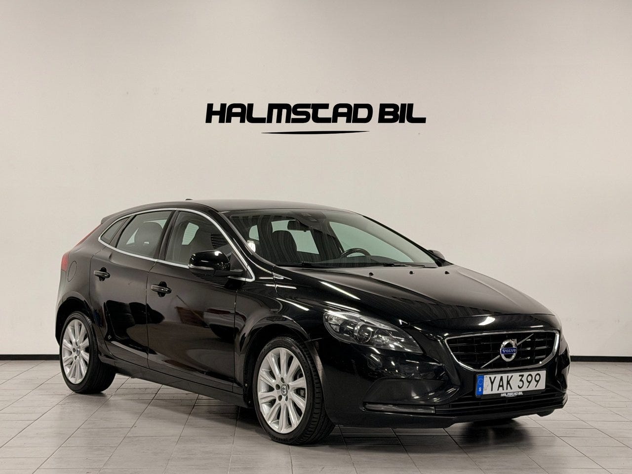 Volvo V40 2016 – bild 1 av 24