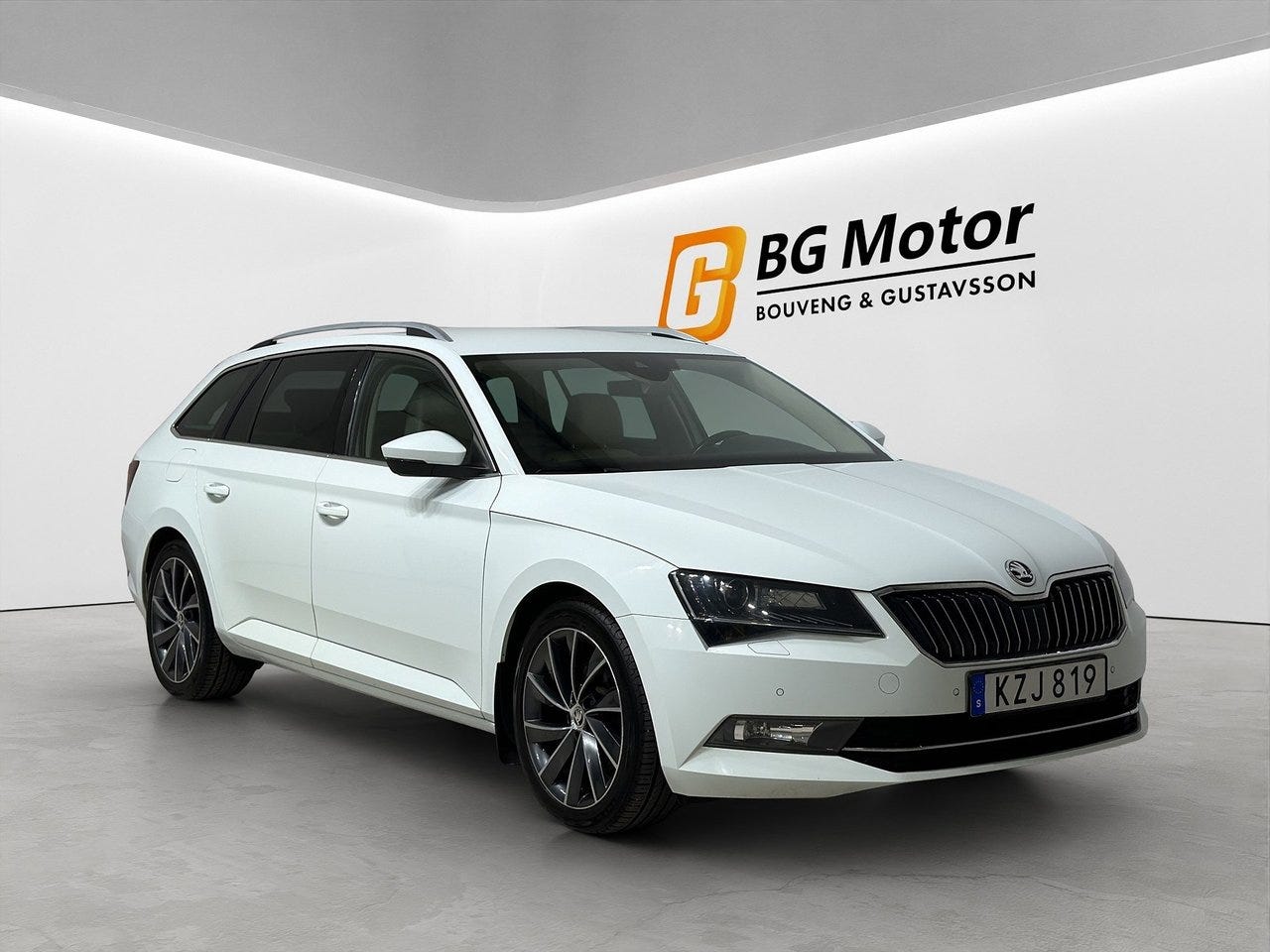 Skoda Superb 2016 – bild 1 av 24