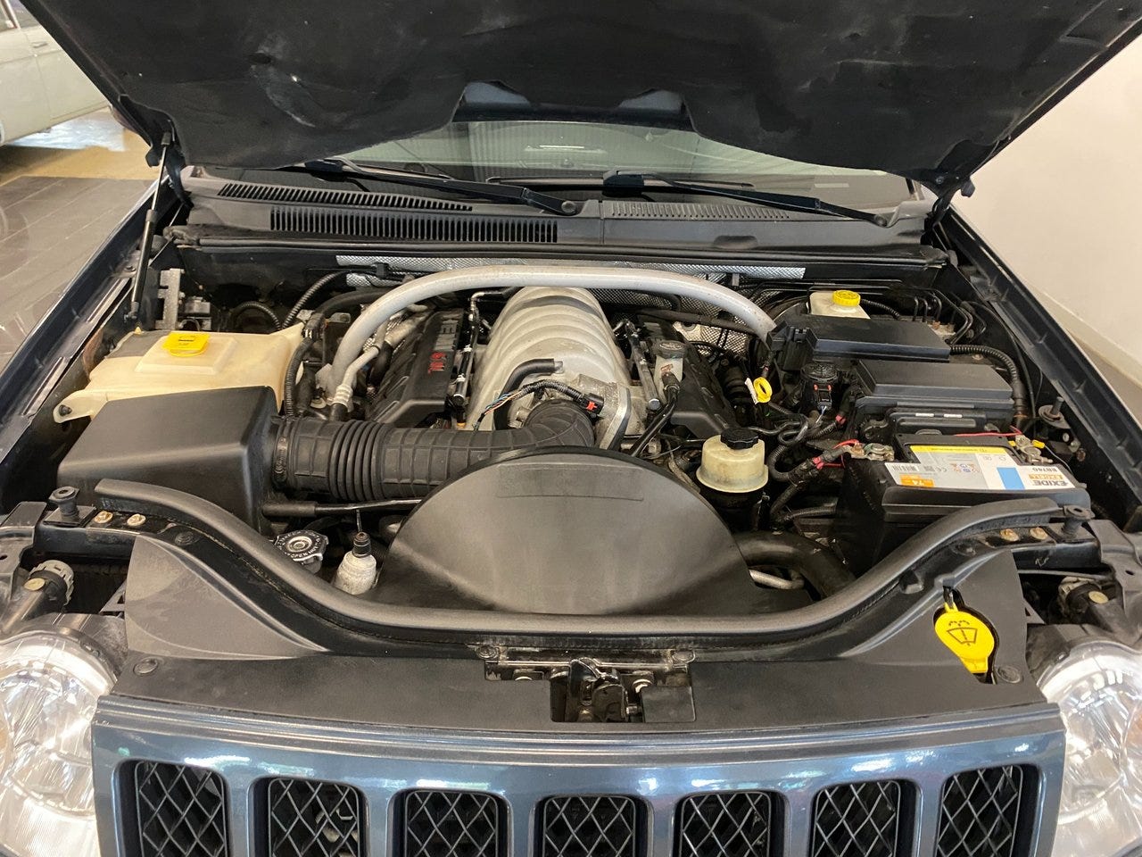 Jeep Grand Cherokee SRT8 6.1 V8 HEMI | 426 ch | BVA | Cuir | GPS | Toit ouvrant | Caméra de recul | Xénon