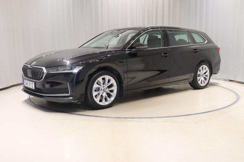 Skoda Superb 2025 – bild 1 av 12