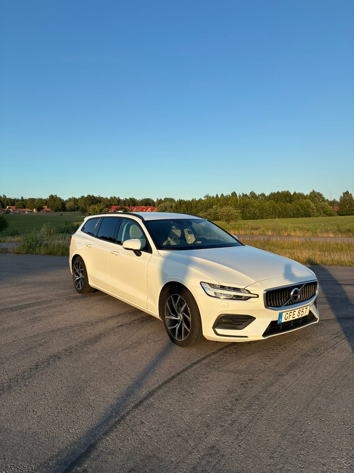 Volvo V60 2019 – bild 1 av 11