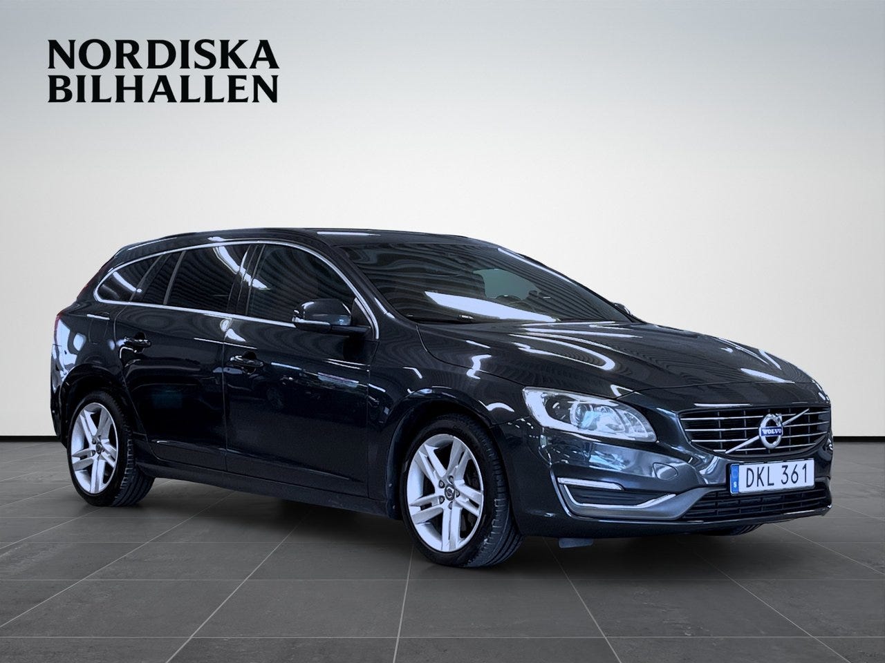 Volvo V60 2015 – bild 1 av 16