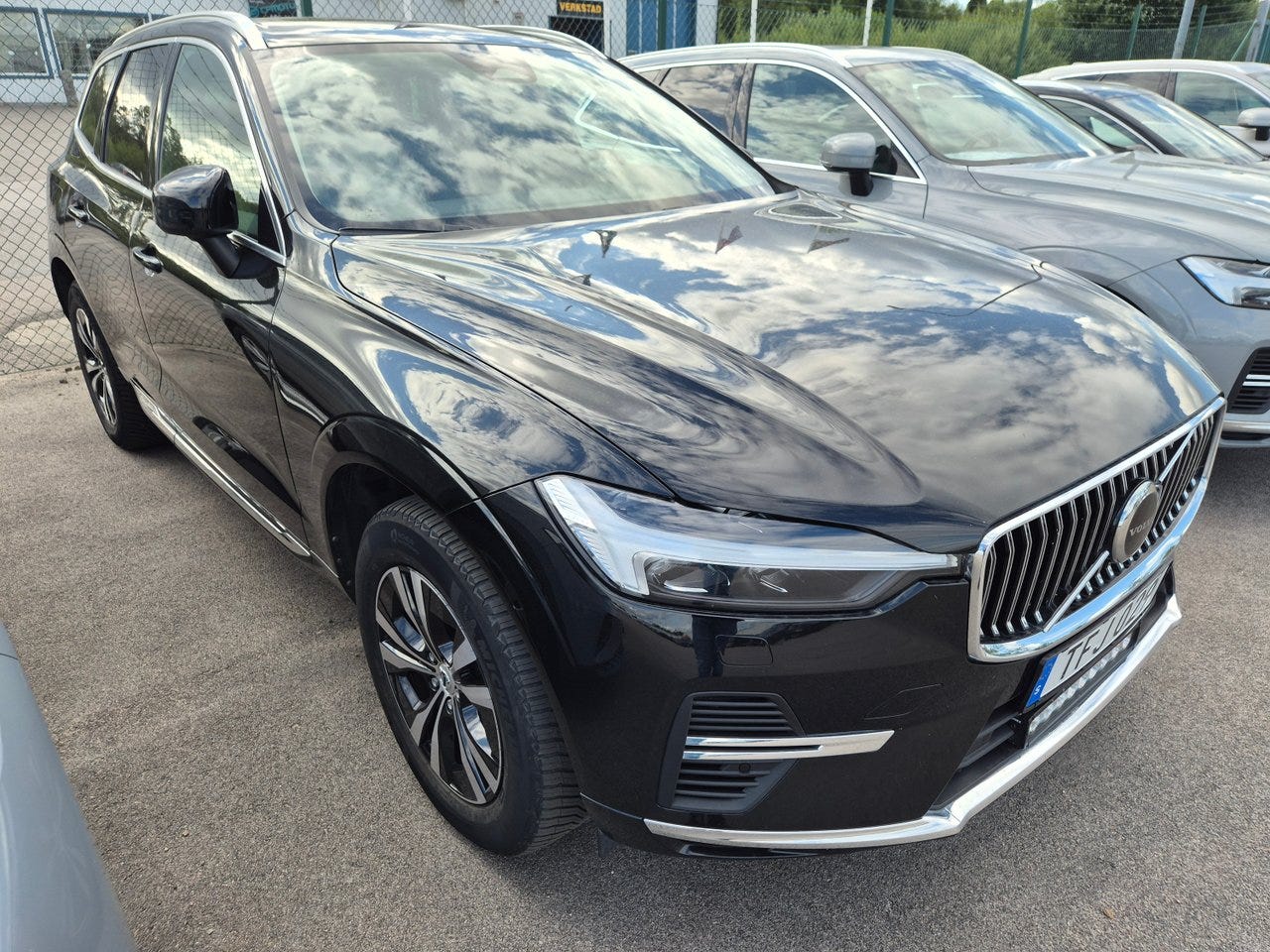 Volvo XC60 2023 – bild 1 av 5