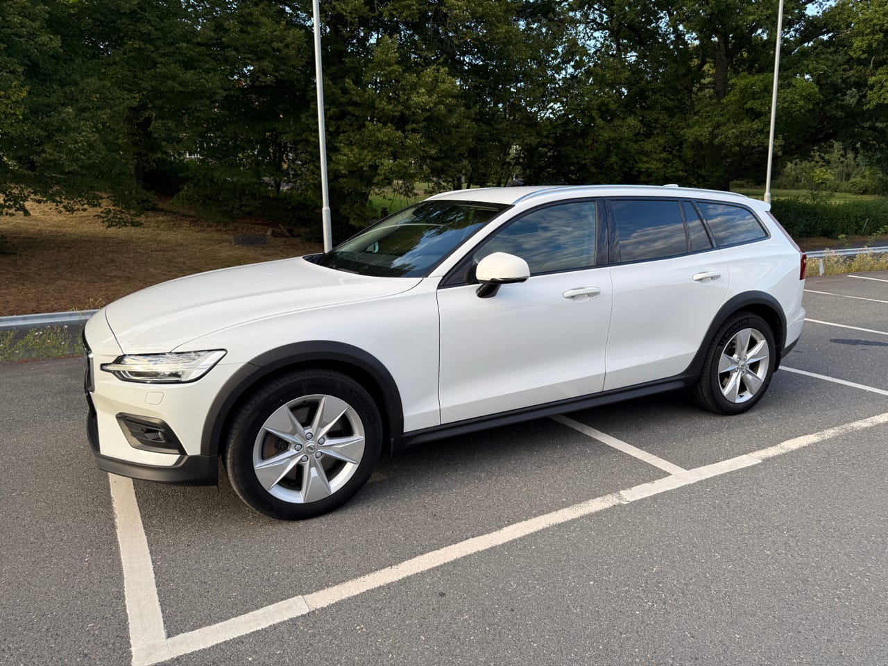 Volvo V60 Cross Country 2021 – bild 1 av 5