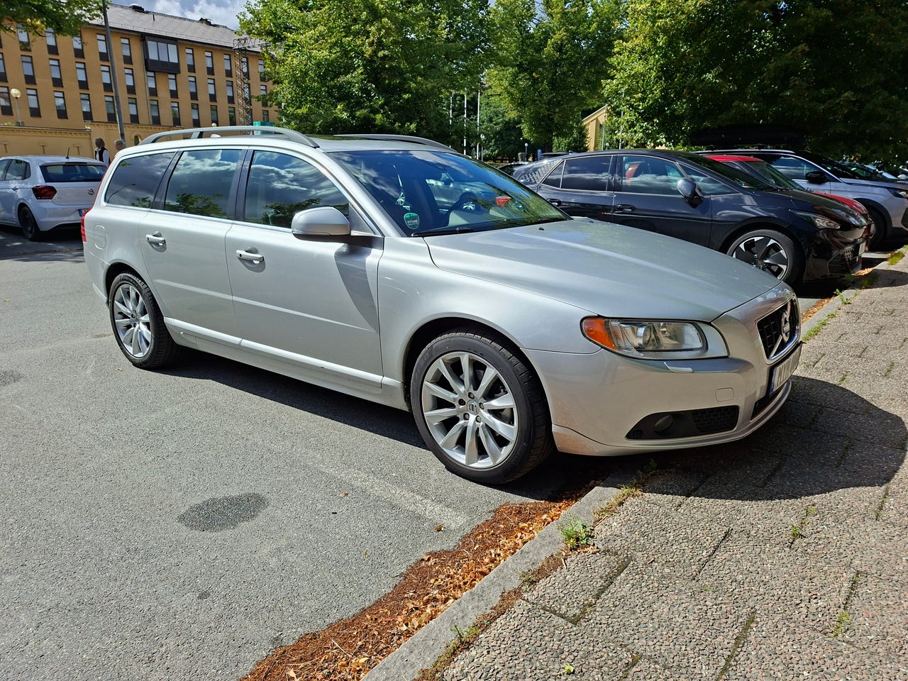 Volvo V70 2013 – bild 1 av 9