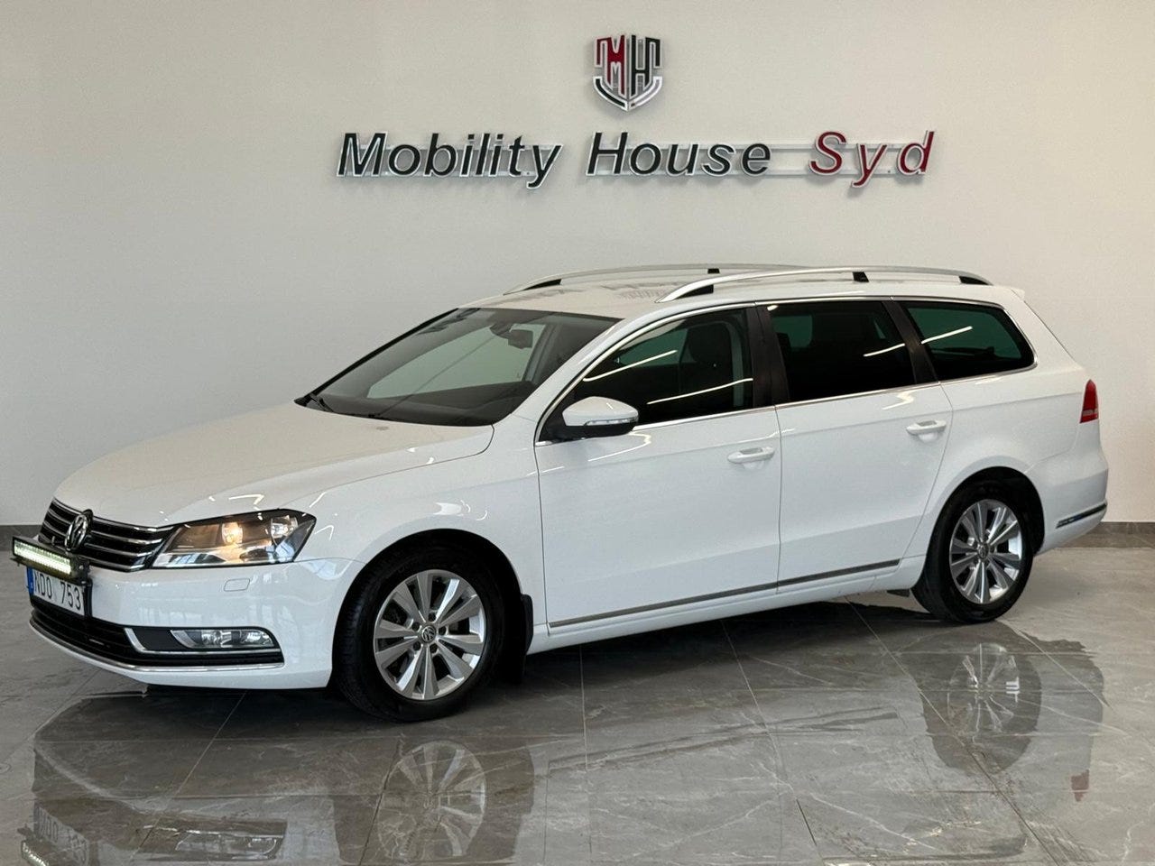 Volkswagen Passat 2013 – bild 1 av 24