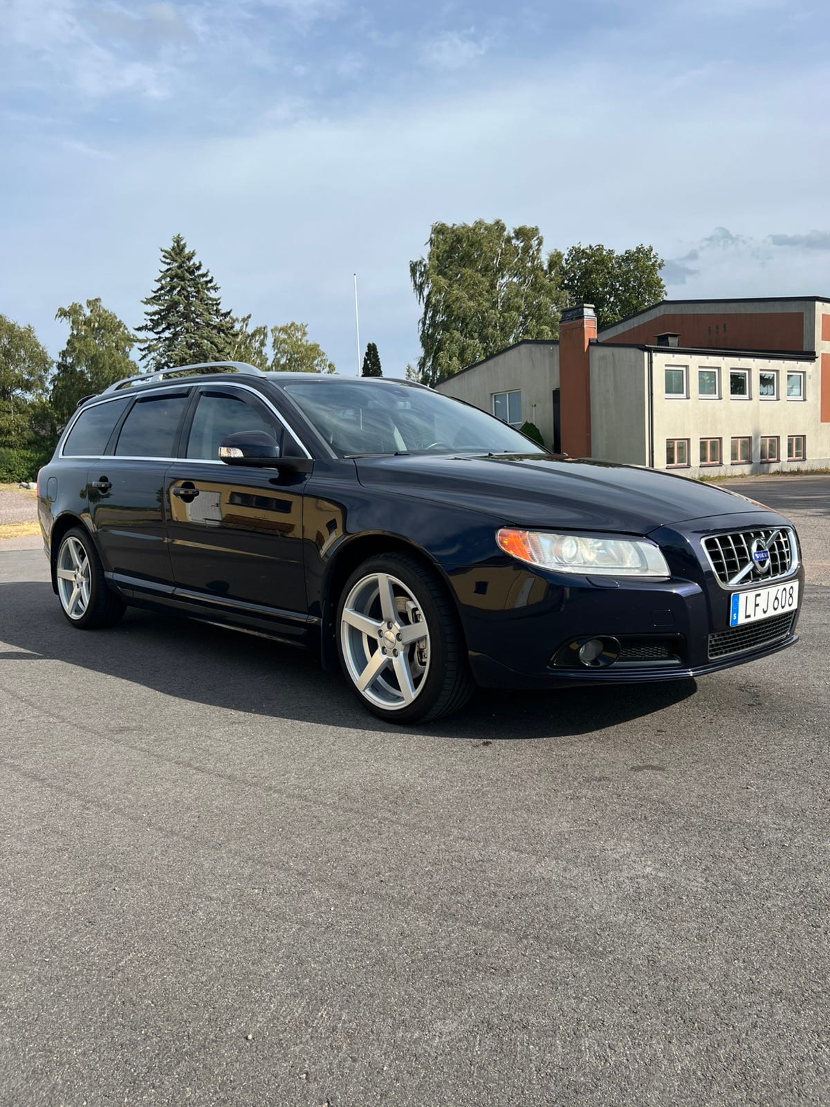 Volvo V70 2011 – bild 1 av 18