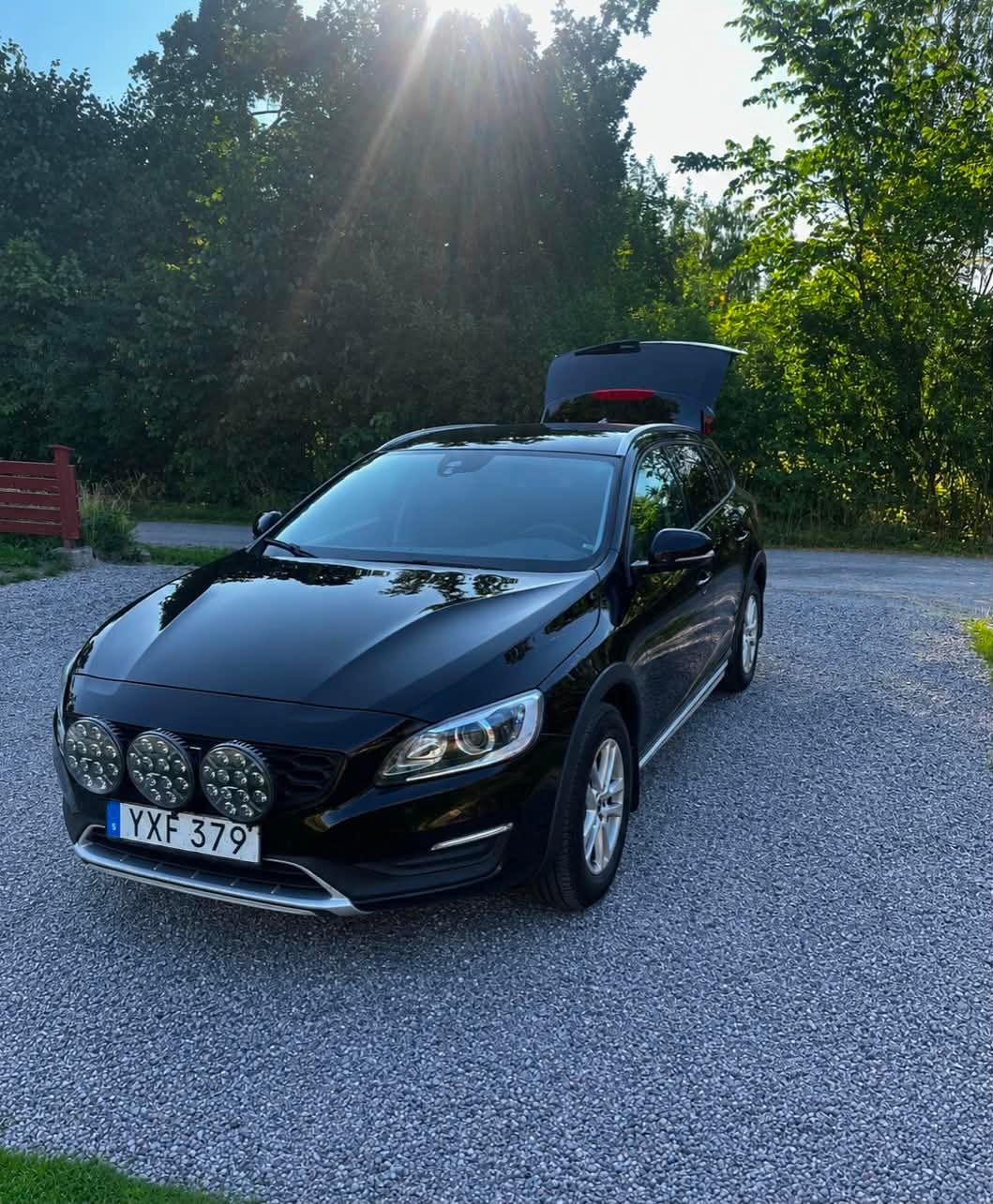Volvo V60 Cross Country 2018 – bild 1 av 8