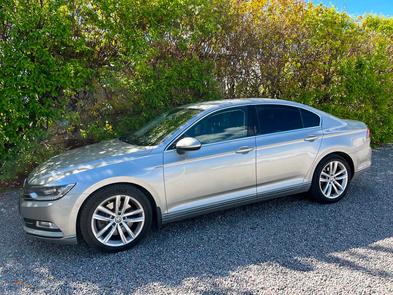 Volkswagen Passat 2015 – bild 1 av 4