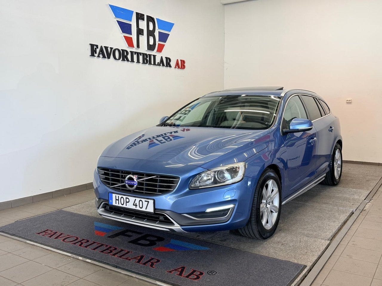 Volvo V60 2015 – bild 1 av 22