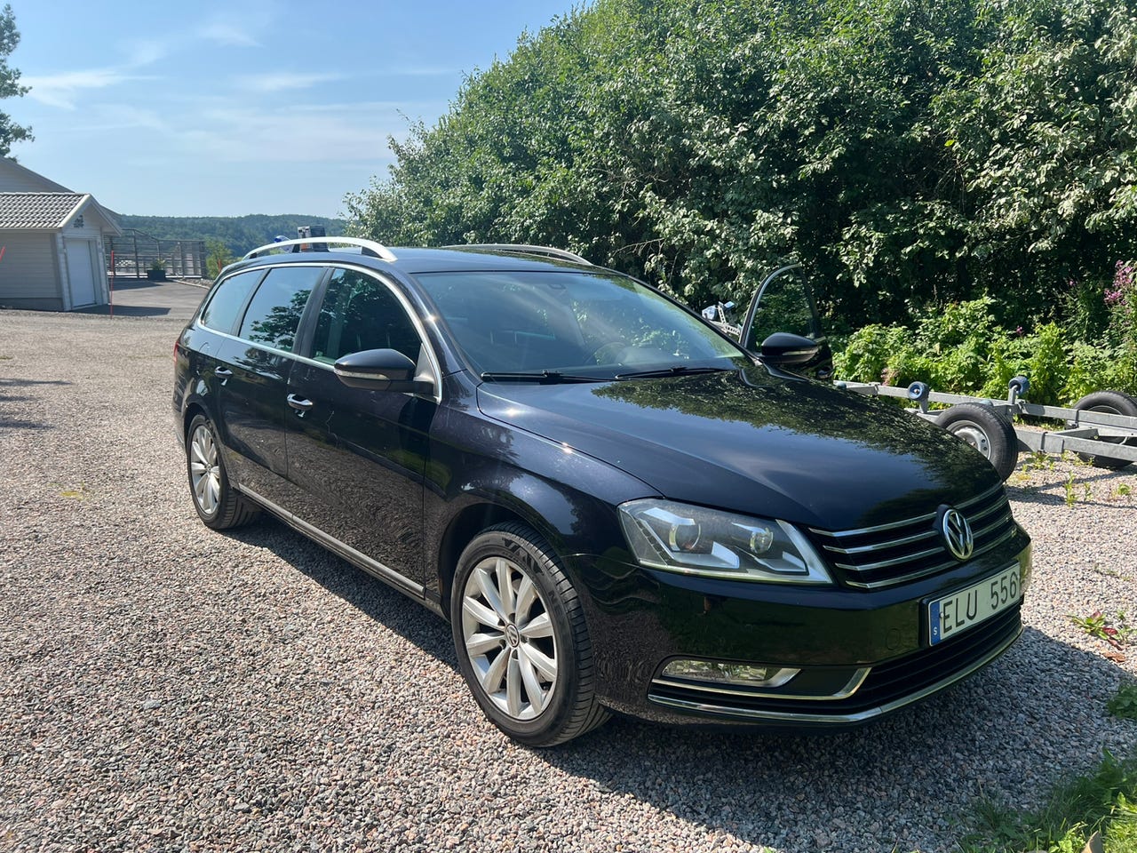 Volkswagen Passat 2011 – bild 1 av 6