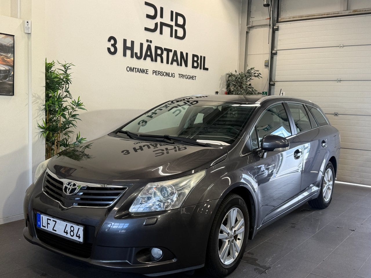 Toyota Avensis Kombi 1.8 Valvematic Business l NyServ/NyBes l 1 Ägare